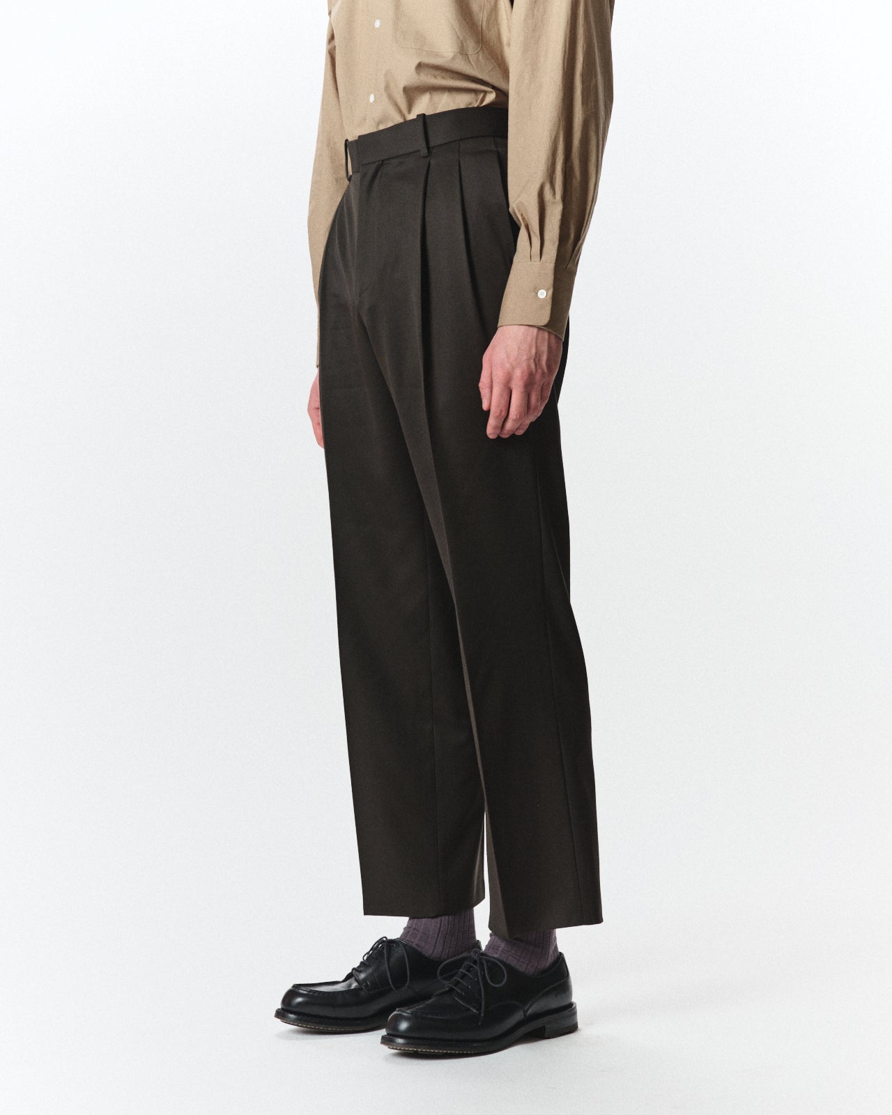 Organic Wool 2/80 Gabardine / Double Pleated Straight Trousers, Dark Olive
