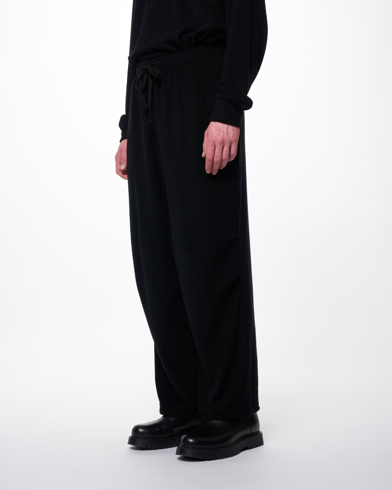 Super 140s Washable Wool Pile Knit / Tucked Knee Training Pants, Black